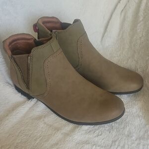 NOWT Cobb Hill by New Balance Tan Ankle Boots